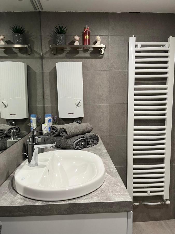 Airport Gate 25 Apartment Ledine Екстериор снимка