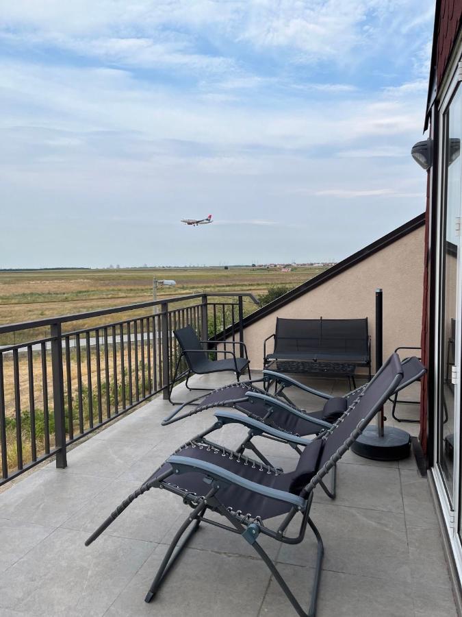 Airport Gate 25 Apartment Ledine Екстериор снимка