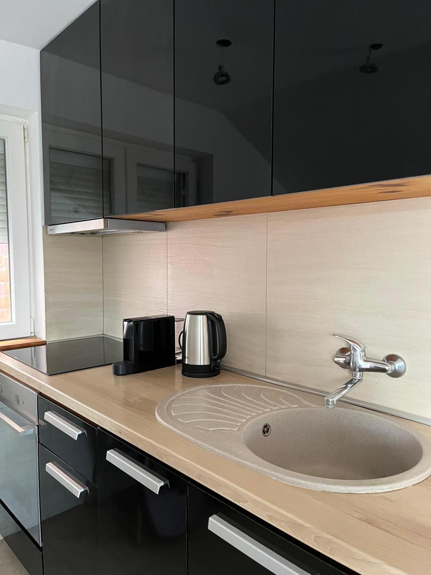 Airport Gate 25 Apartment Ledine Екстериор снимка